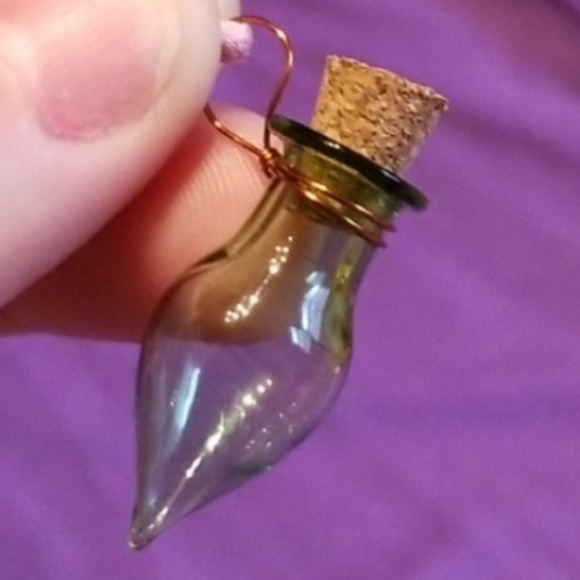 Jewelry - 🚨🌟FINAL PRICE 🚨Potion bottle necklace🌟
